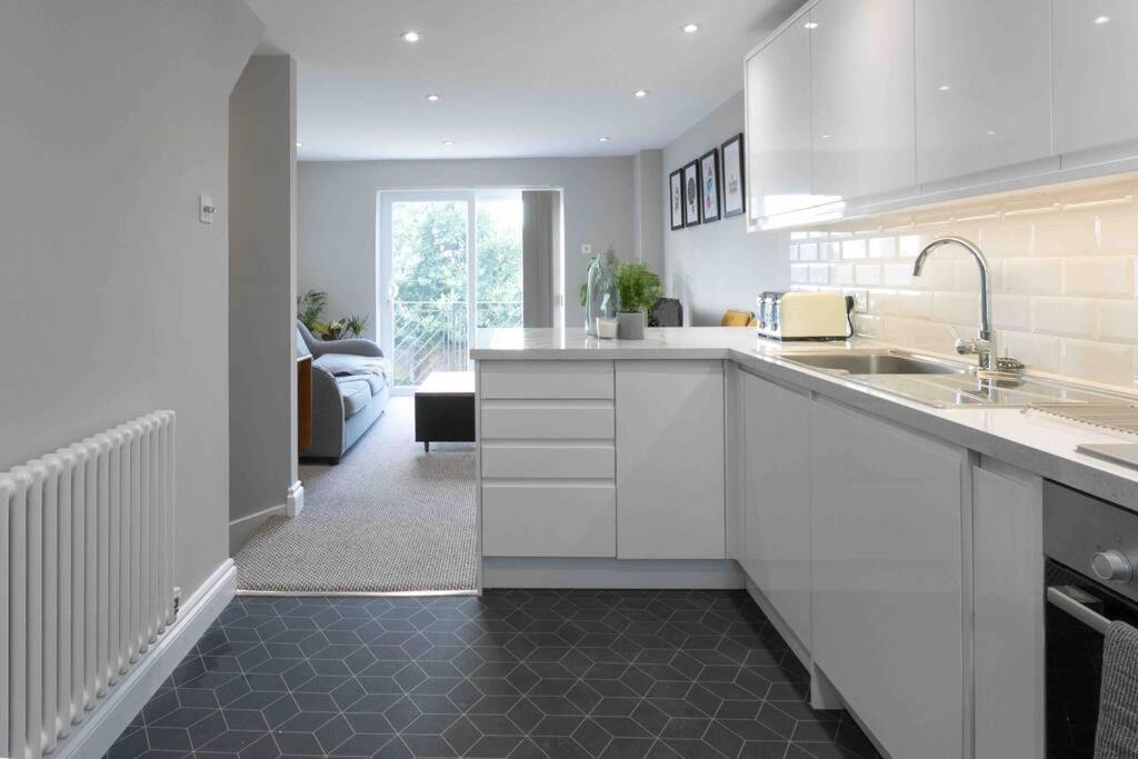 Apartment Stones Throw Margate