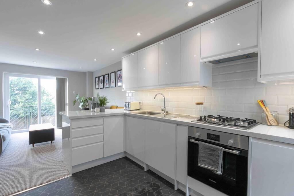Stones Throw Apartment *