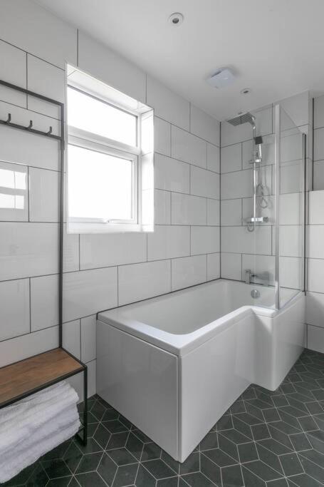 Apartment Stones Throw Margate